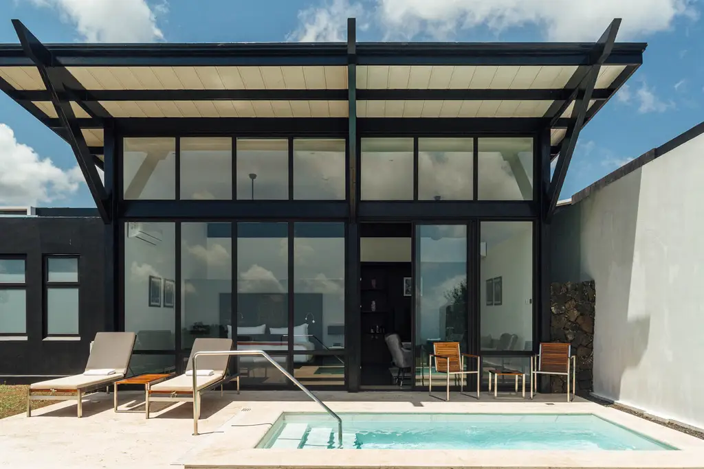 Pool suite terrace and plunge pool