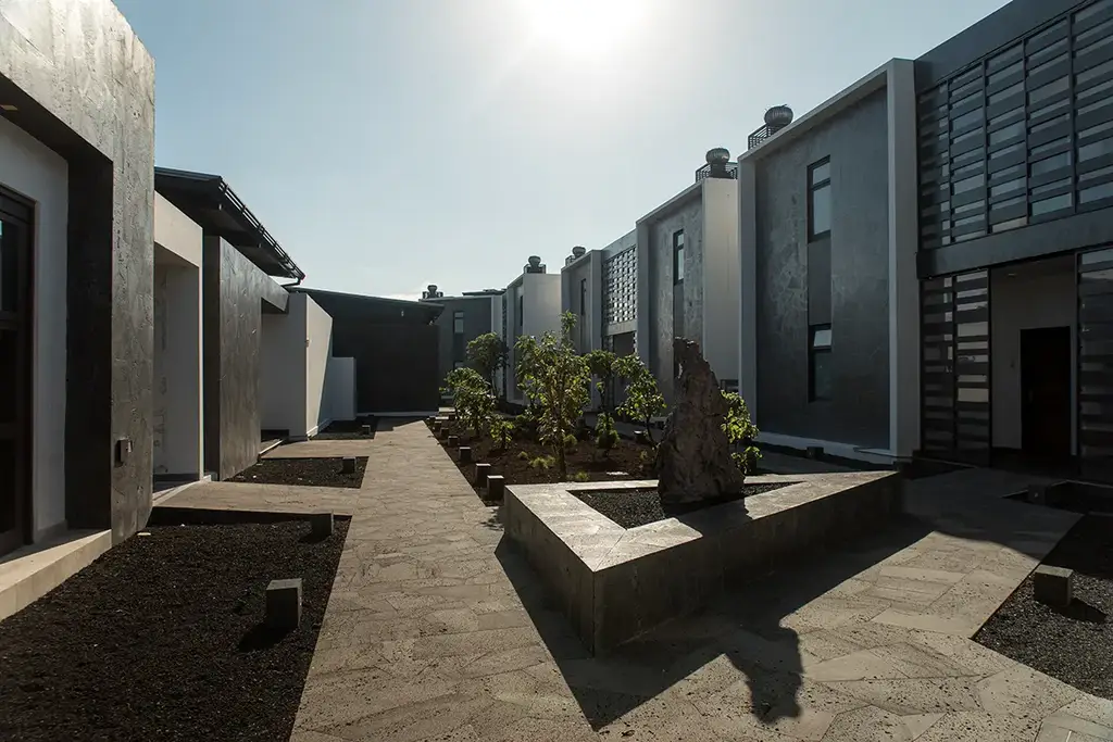 Courtyard walkway between suites