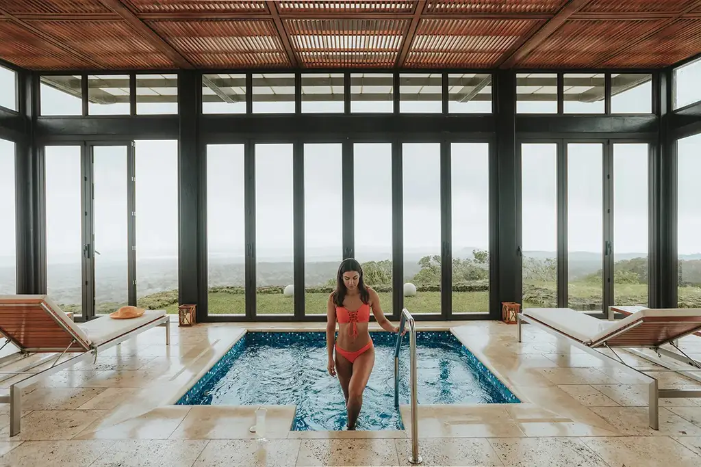 Guest stepping into the spa plunge pool
